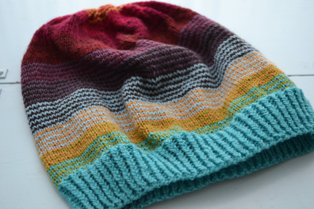 Sock Stashbuster Slouch Hat pattern. www.aknitica.com #knitting #hats #sockyarn
